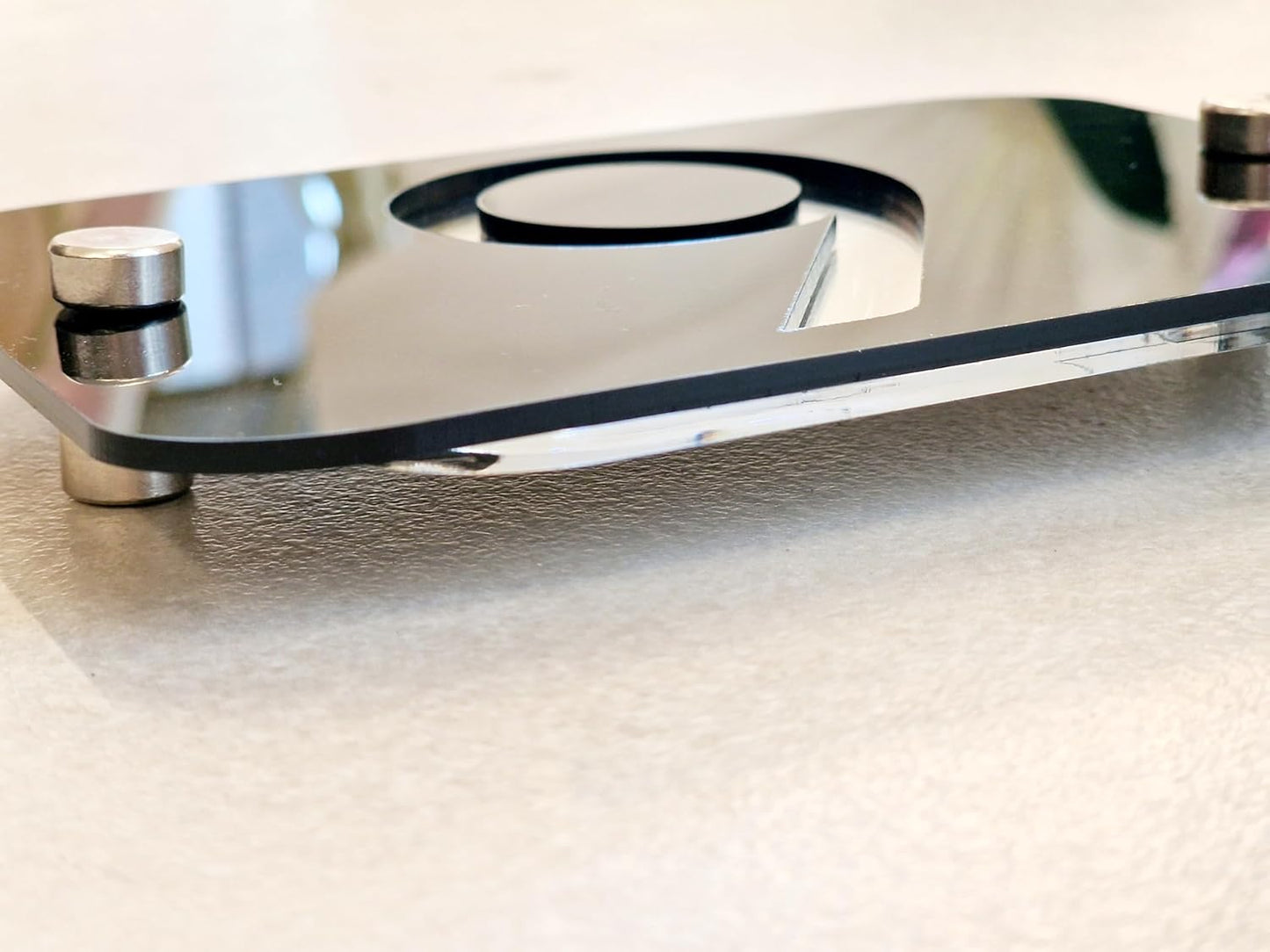 Targa con Numero Civico in Plexiglass Nero Lucido, 15x10 cm, Numeri Specchiati per Esterno e Interno Moderno Elegante | Spessore 6mm. Distanziatori da 25mm Inclusi | Targa Civica di Design