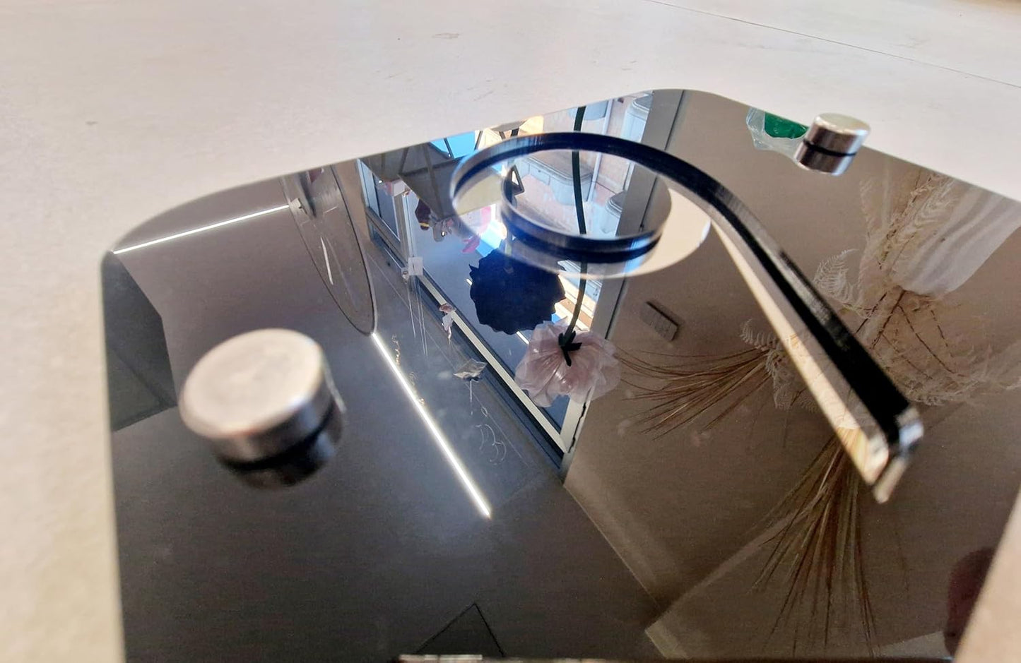 Targa con Numero Civico in Plexiglass Nero Lucido, 15x10 cm, Numeri Specchiati per Esterno e Interno Moderno Elegante | Spessore 6mm. Distanziatori da 25mm Inclusi | Targa Civica di Design